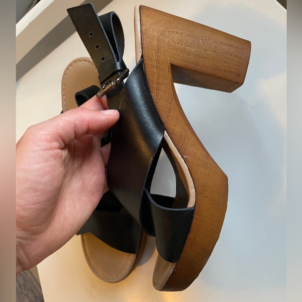 Cox Cross-Strap Platform Sandals Size 38
